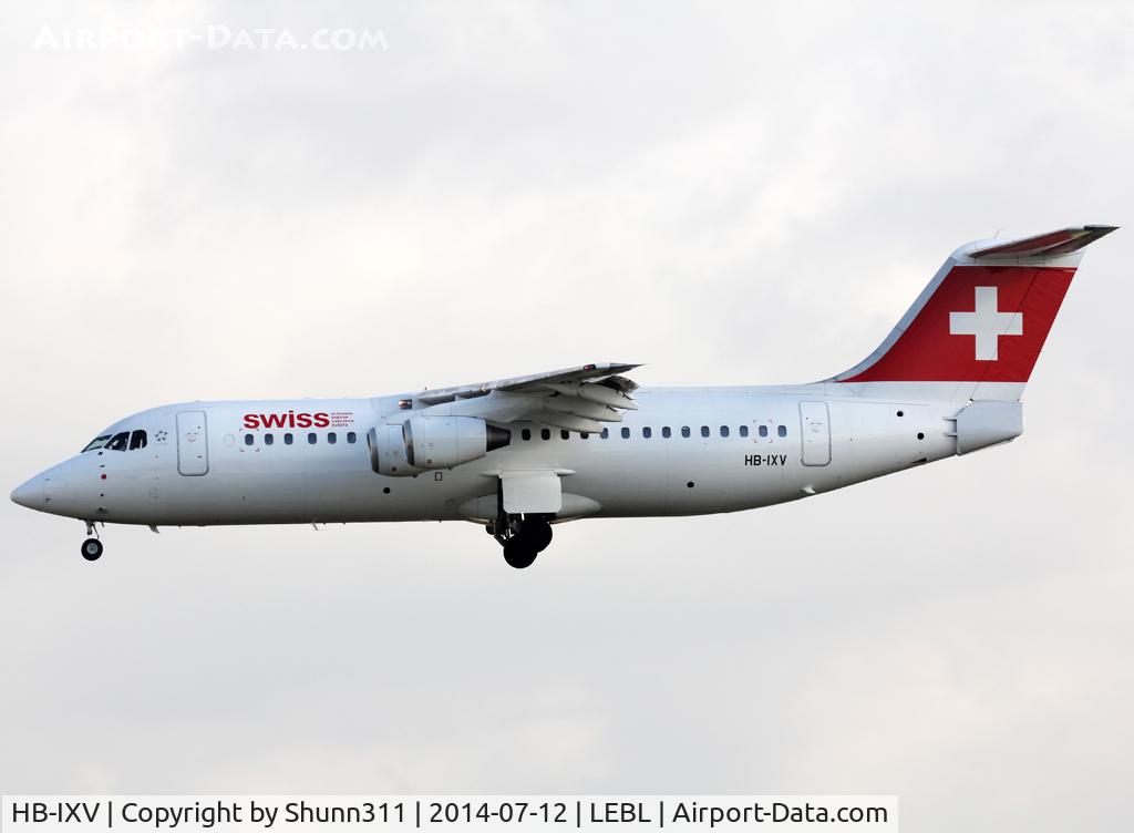 HB-IXV, 1995 British Aerospace Avro 146-RJ100 C/N E3274, Landing rwy 25R