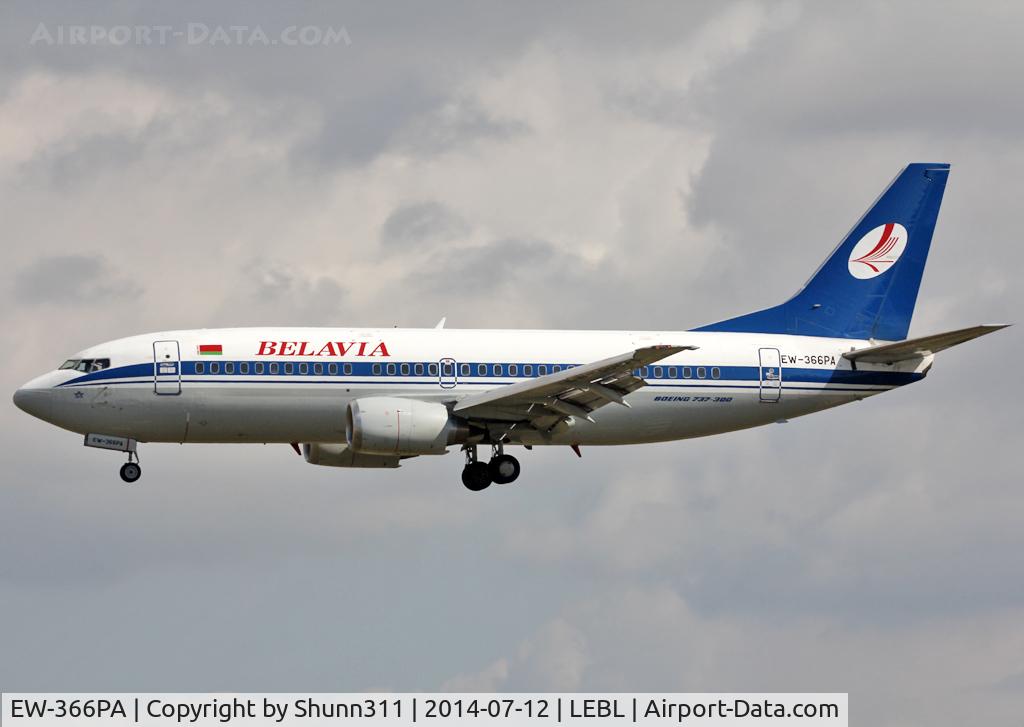 EW-366PA, 1997 Boeing 737-31S C/N 29058, Landing rwy 25R