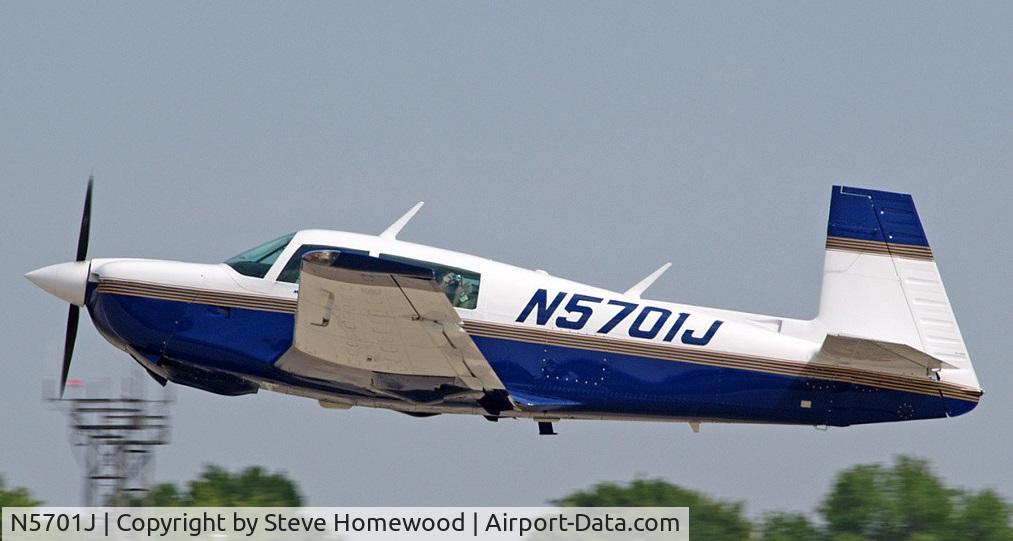 N5701J, 1983 Mooney M20J 201 C/N 24-1416, Departing