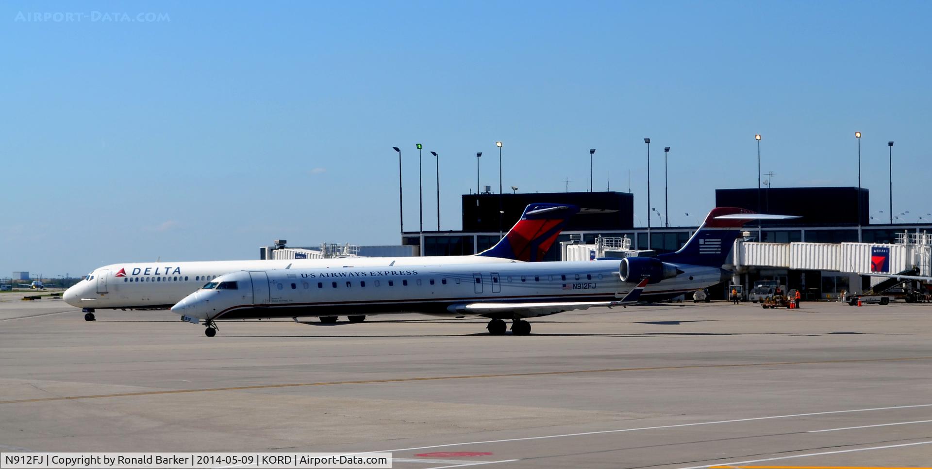 N912FJ, 2004 Bombardier CRJ-900ER (CL-600-2D24) C/N 15012, Taxi O'Hare