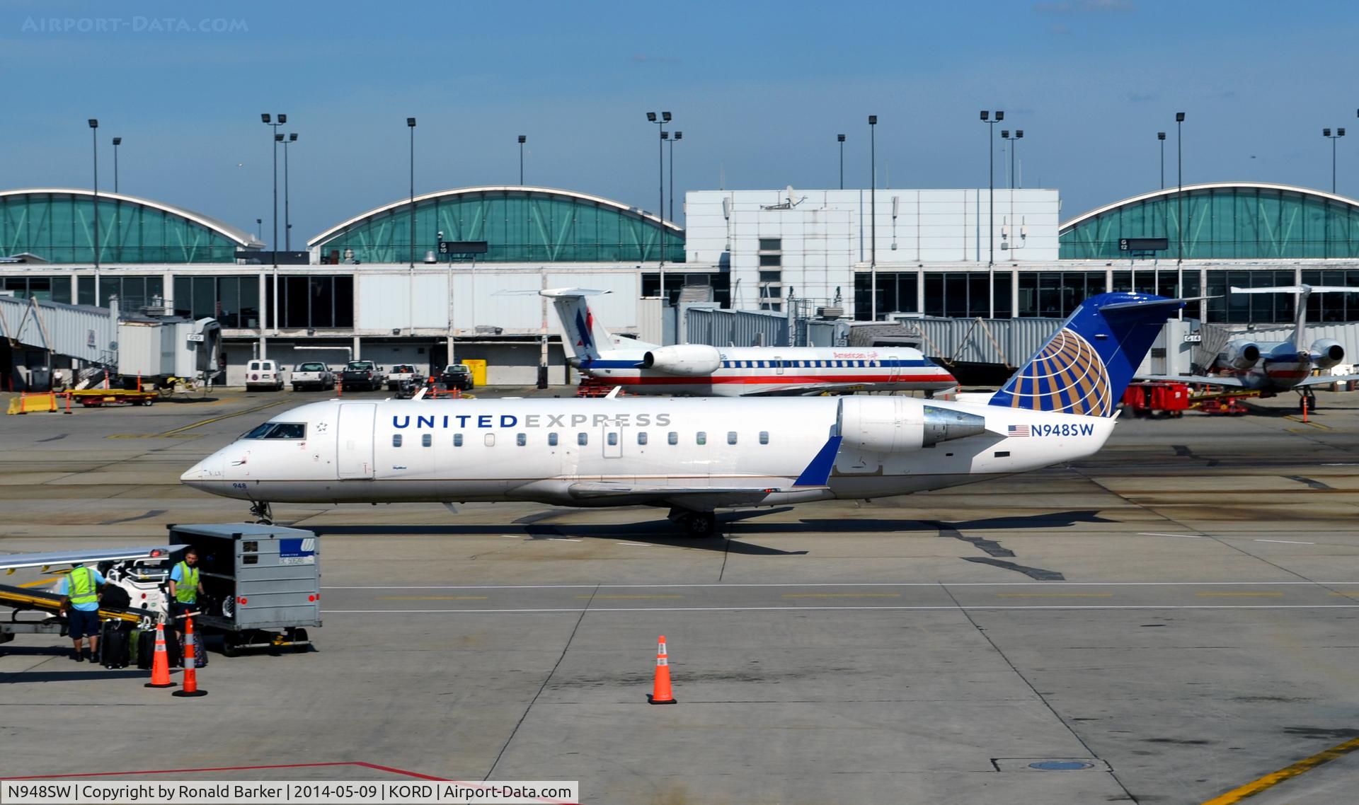 N948SW, 2003 Canadair CL-600-2B19 Regional Jet CRJ-200LR C/N 7789, Taxi O'Hare