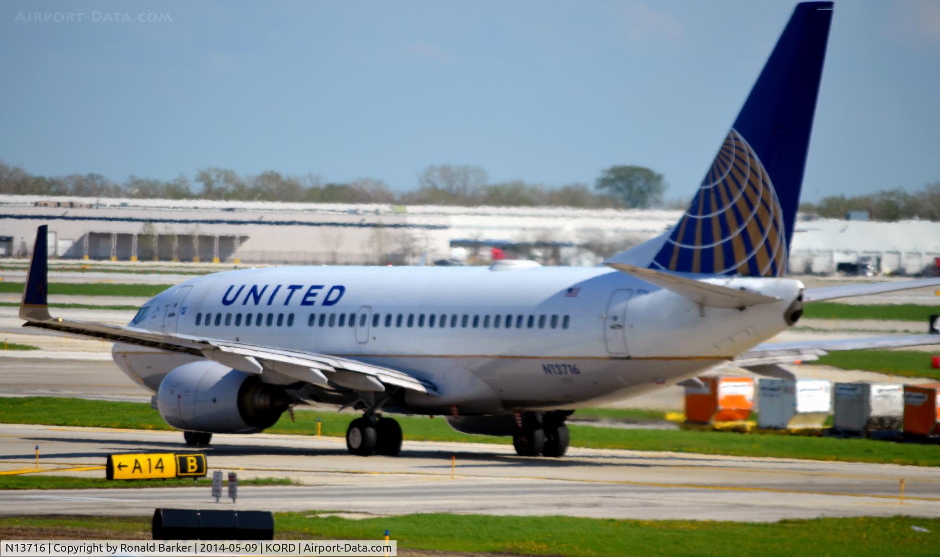 N13716, 1998 Boeing 737-724 C/N 28787, Taxi O'Hare