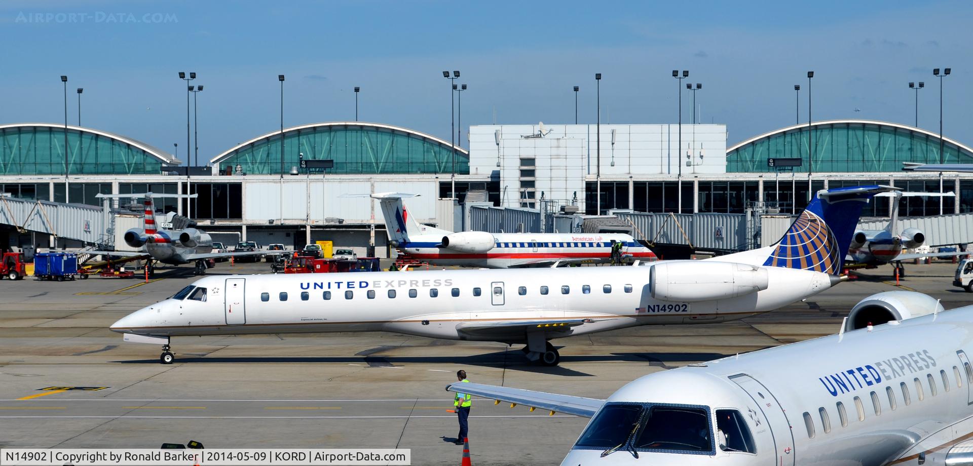 N14902, 2001 Embraer ERJ-145LR (EMB-145LR) C/N 145496, Taxi O'Hare