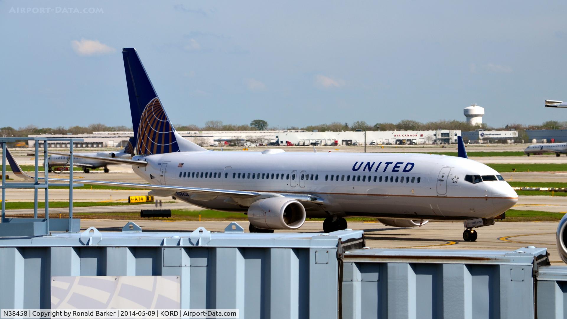 N38458, 2012 Boeing 737-924/ER C/N 37199, Taxi O'Hare