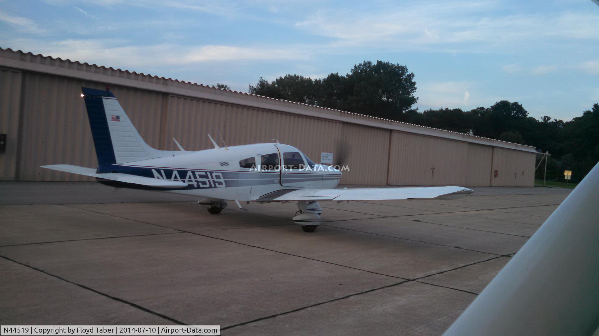 N44519, 1974 Piper PA-28-180 C/N 28-7505001, Runup