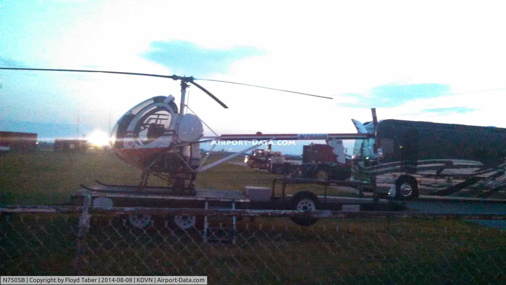 N7505B, 1985 Schweizer 300C (269C) C/N S1205, Sitting on the trailer