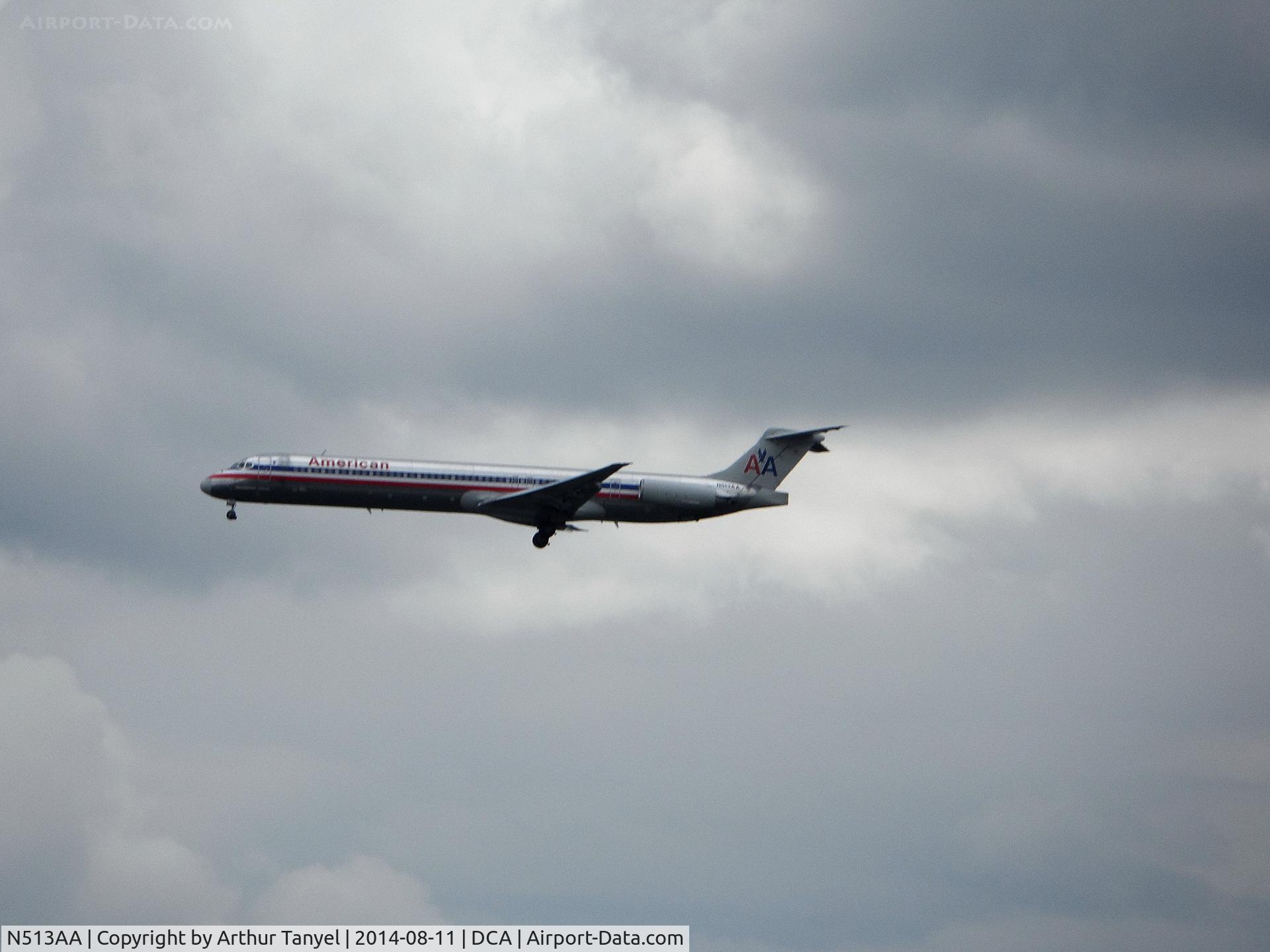 N513AA, 1990 McDonnell Douglas MD-82 (DC-9-82) C/N 49890, Landing @ DCA