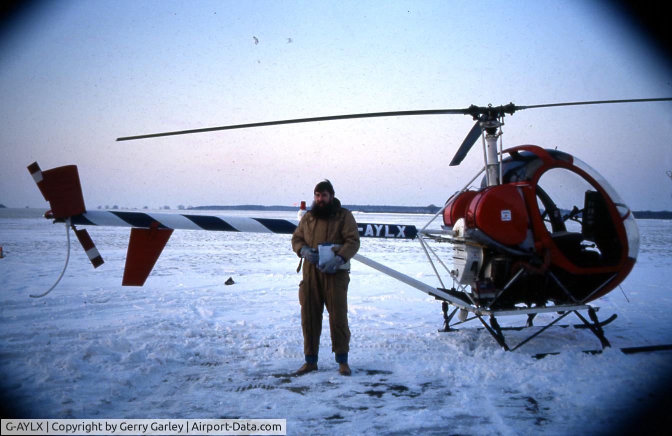 G-AYLX, 1970 Hughes 269C C/N 900041, Sywell, Dec 1980/81