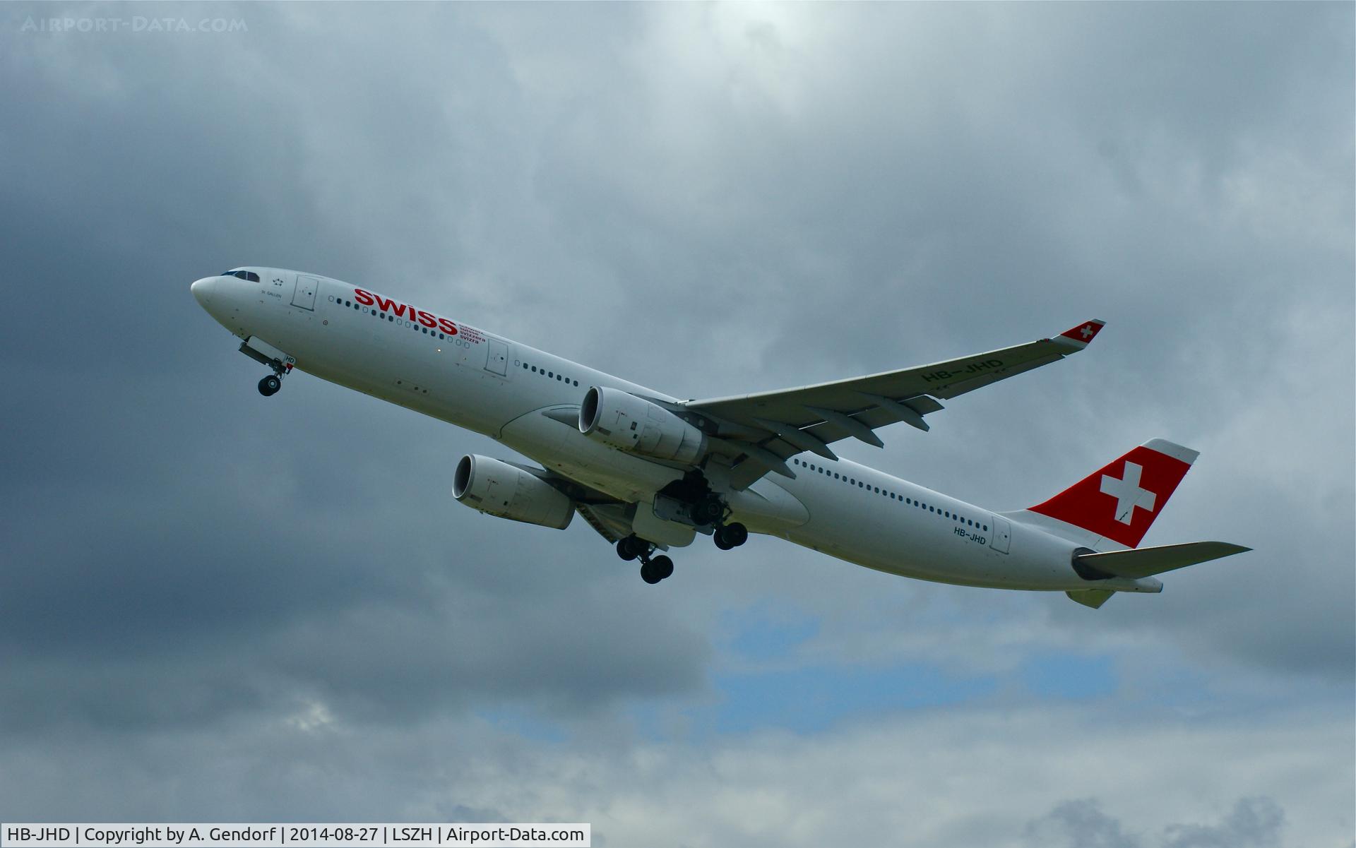 HB-JHD, 2009 Airbus A330-343 C/N 1026, Swiss, is here climbing out at Zürich-Kloten(LSZH), bound for Montreal(CYUL)