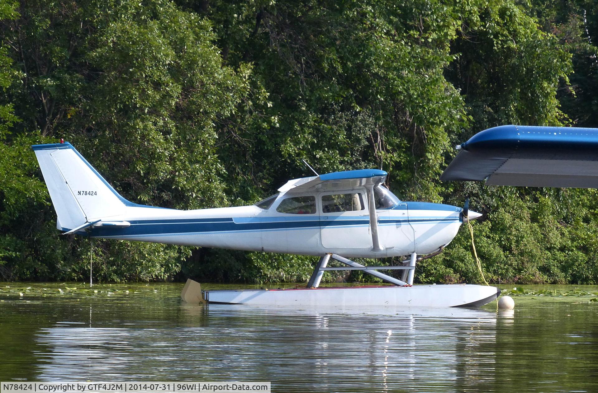 N78424, 1968 Cessna 172K Skyhawk C/N 17257611, N78424 at Lake Winnebago, AirVenture 2014