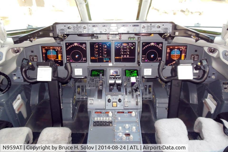 N959AT, 2001 Boeing 717-200 C/N 55021, At the gate at ATL, this was my flight from EWR-ATL