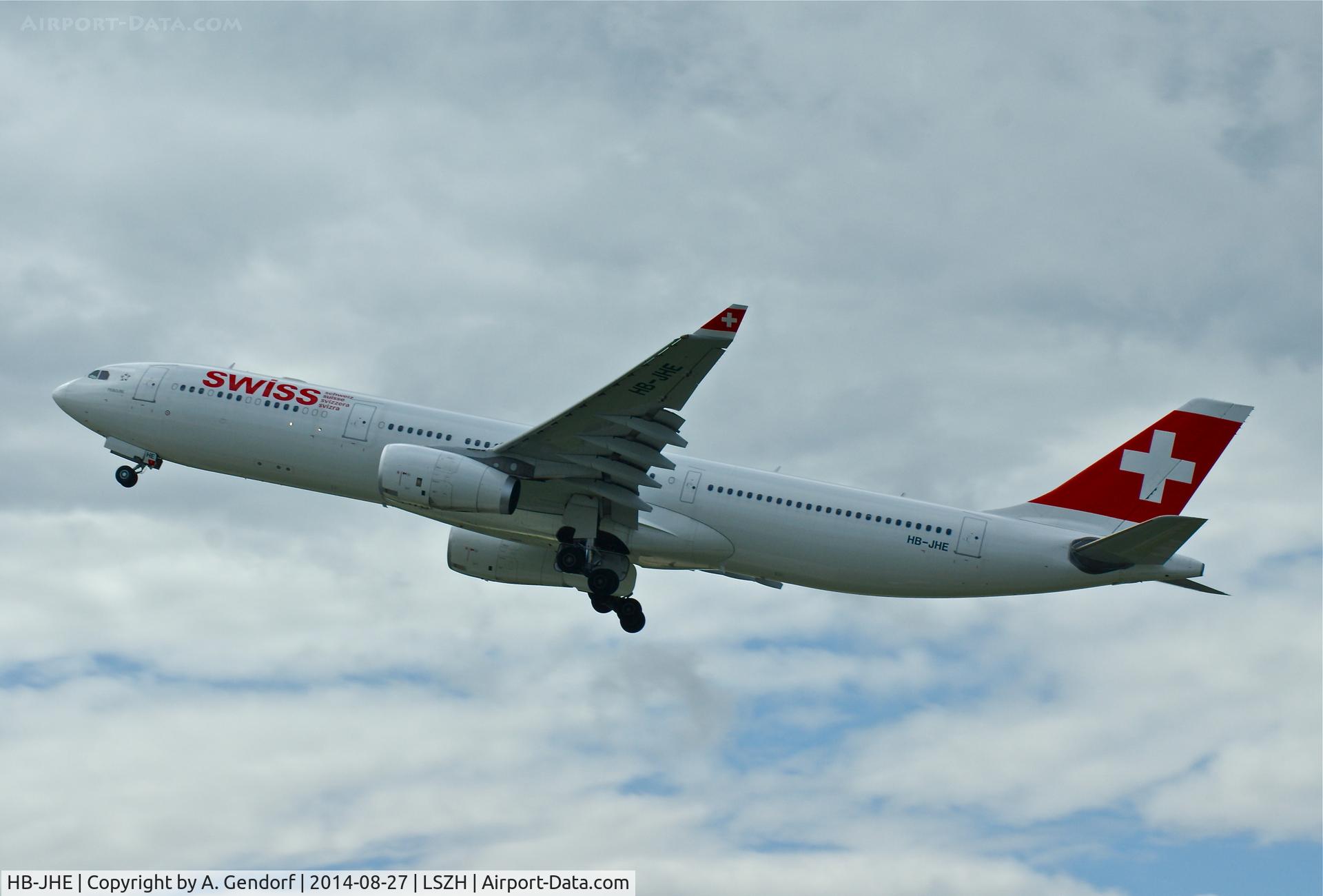 HB-JHE, 2009 Airbus A330-343 C/N 1084, Swiss, is here climbing out Zürich-Kloten(LSZH), Chicago(KORD) bound
