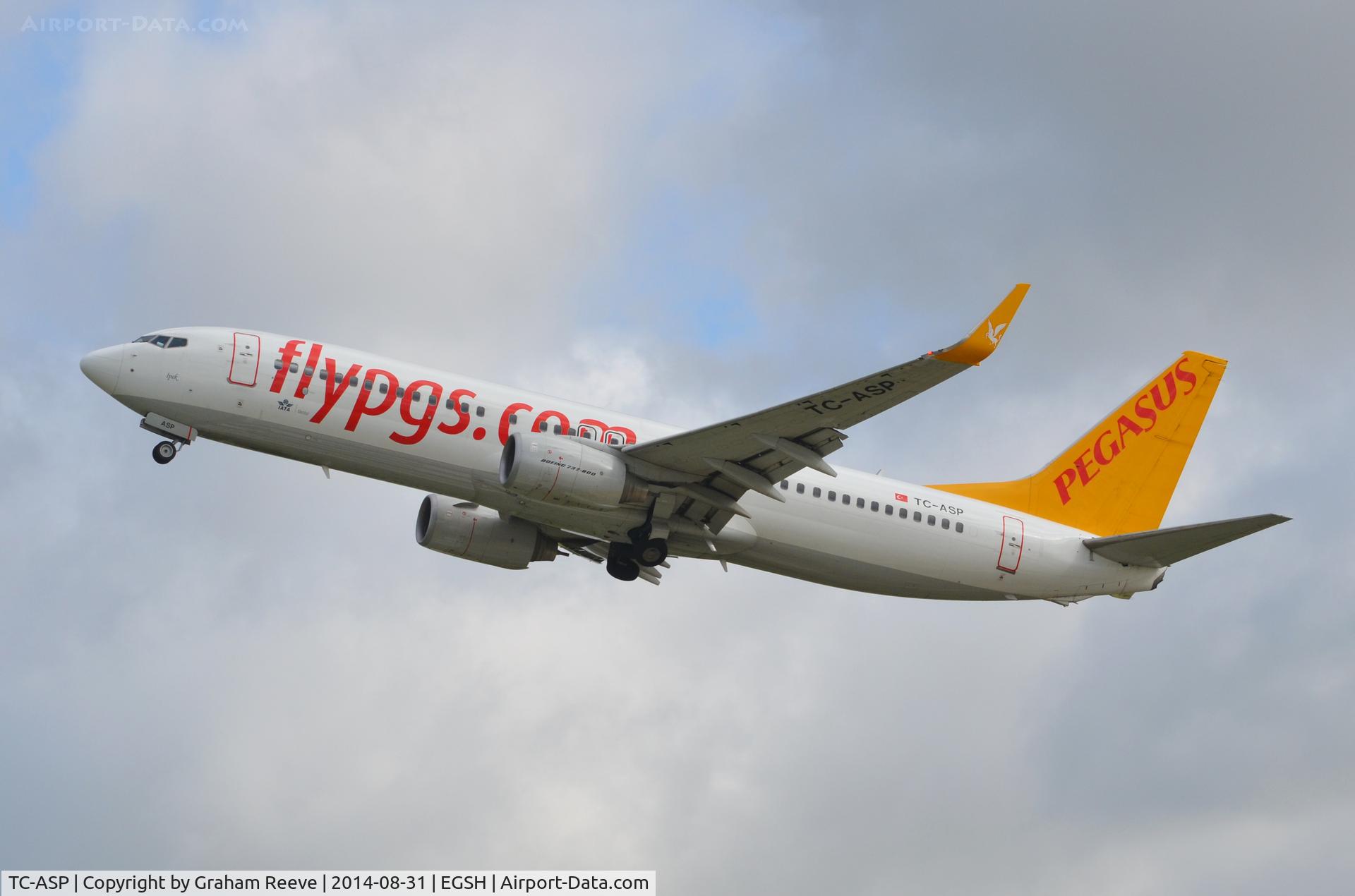 TC-ASP, 2011 Boeing 737-82R C/N 40011, Departing from Norwich.
