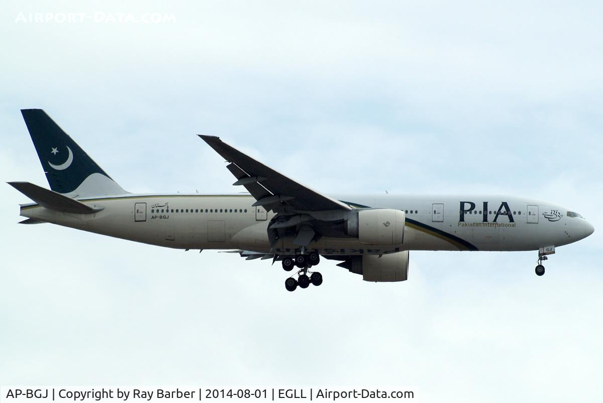 AP-BGJ, 2003 Boeing 777-240/ER C/N 33775, Boeing 777-240ER [33775] (Pakistan International Airlines) Home~G 01/08/2014. On approach 27L.