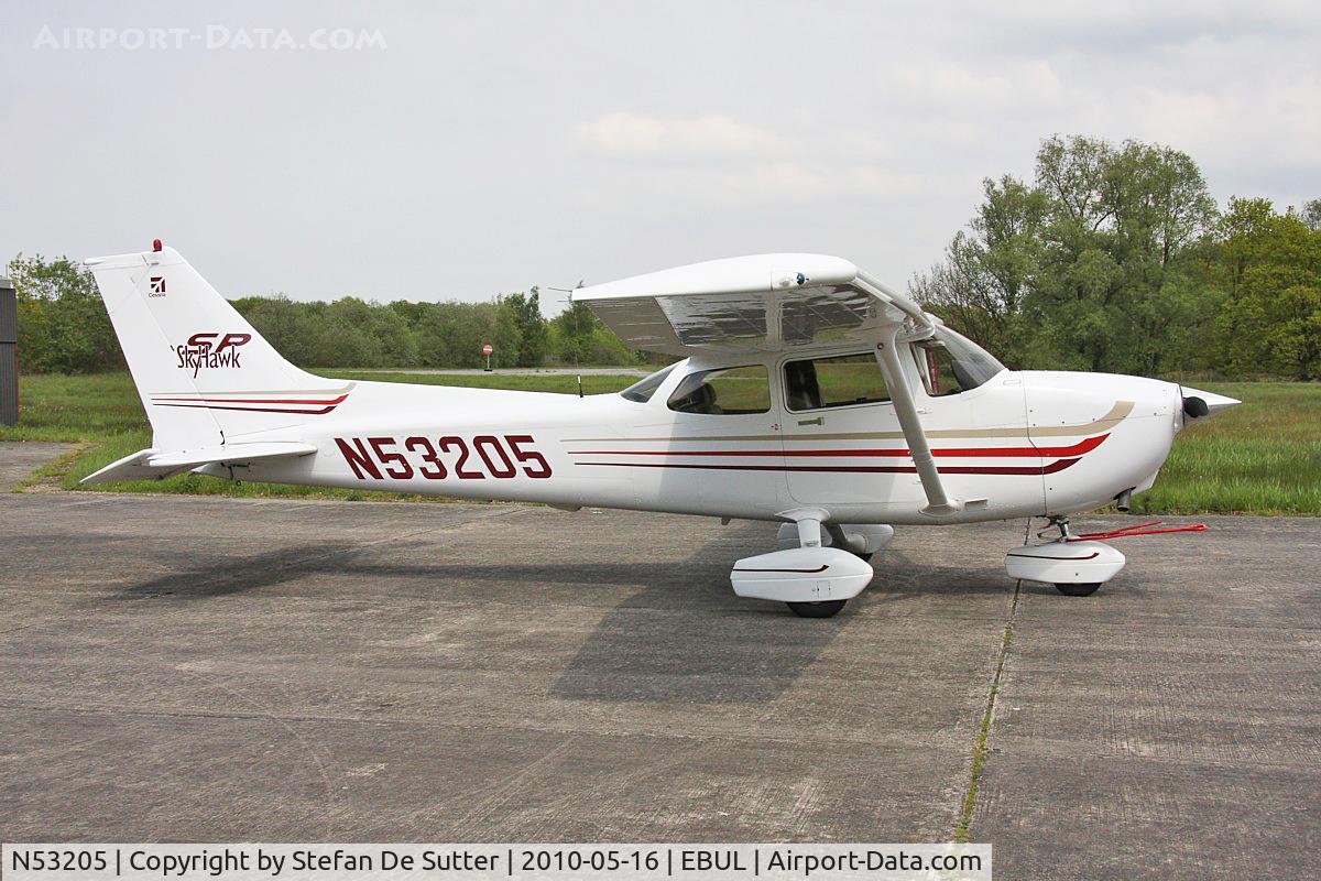 N53205, Cessna 172S C/N 172S9307, Parked in front of hangar7.