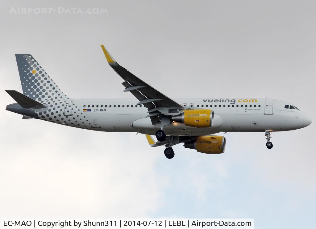 EC-MAO, 2014 Airbus A320-214 C/N 6081, Landing rwy 07R