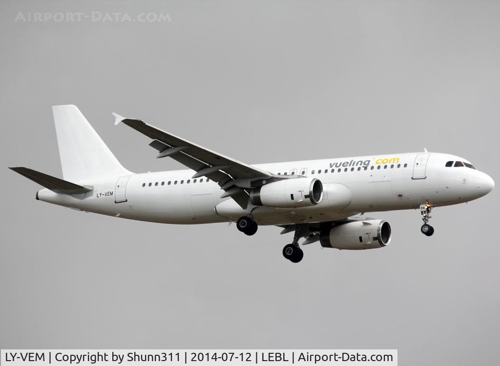 LY-VEM, 1997 Airbus A320-233 C/N 747, Landing rwy 07R
