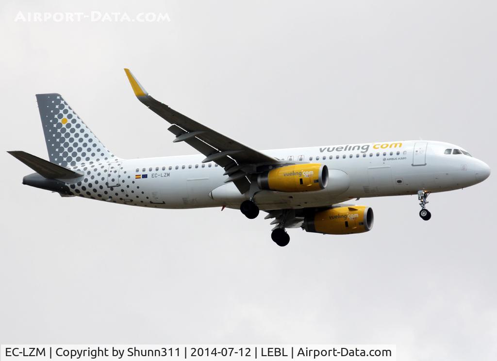 EC-LZM, 2013 Airbus A320-232 C/N 5877, Landing rwy 07R