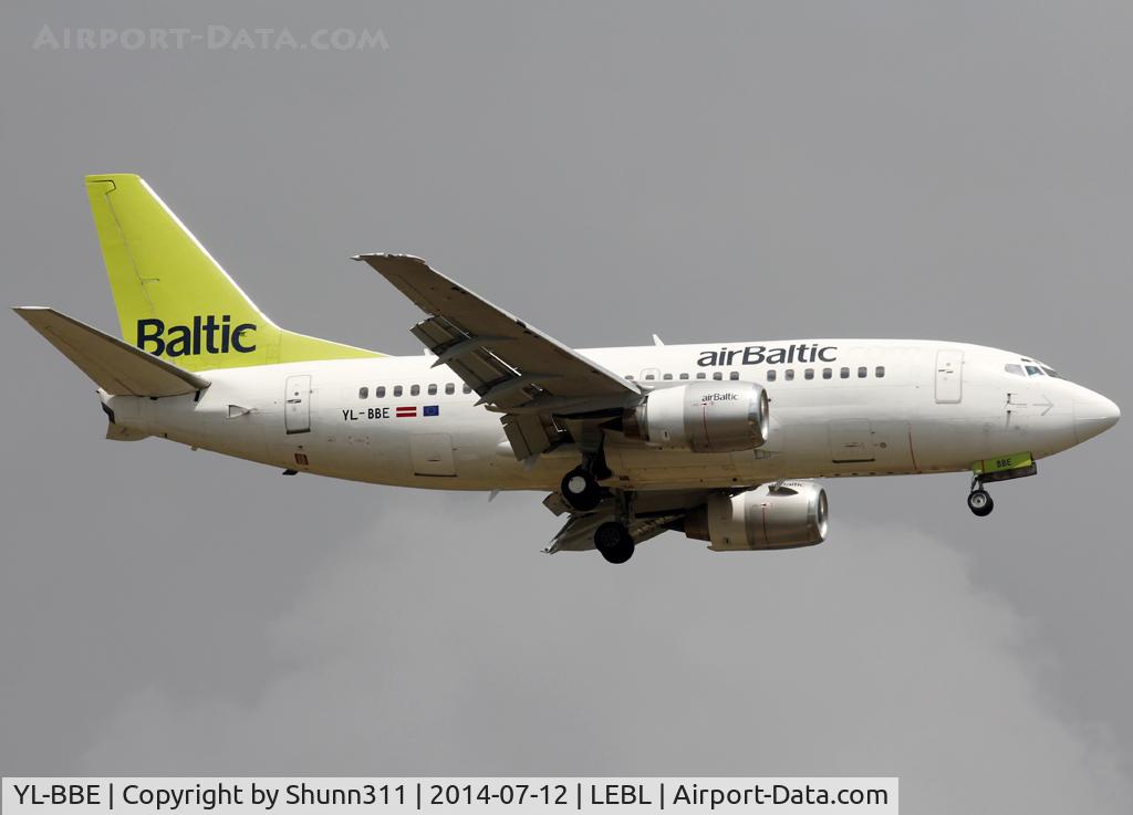 YL-BBE, 1998 Boeing 737-53S C/N 29073, Landing rwy 07R