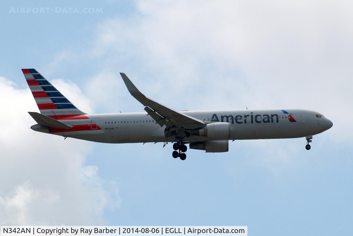 N342AN, 2002 Boeing 767-323ER C/N 33081, Boeing 767-323ER [33081] (American Airlines) Home~G 06/08/2014. On approach 27L.