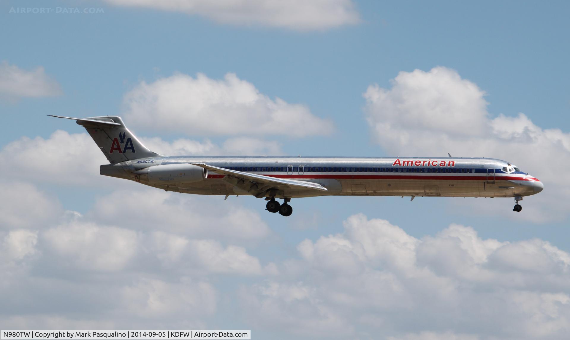 N980TW, 1999 McDonnell Douglas MD-83 (DC-9-83) C/N 53630, MD-83