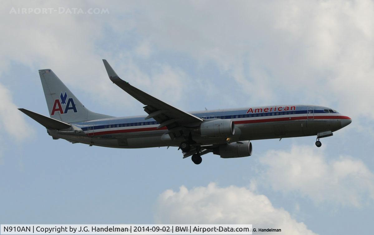 N910AN, 1999 Boeing 737-823 C/N 29512, Near runway 28.