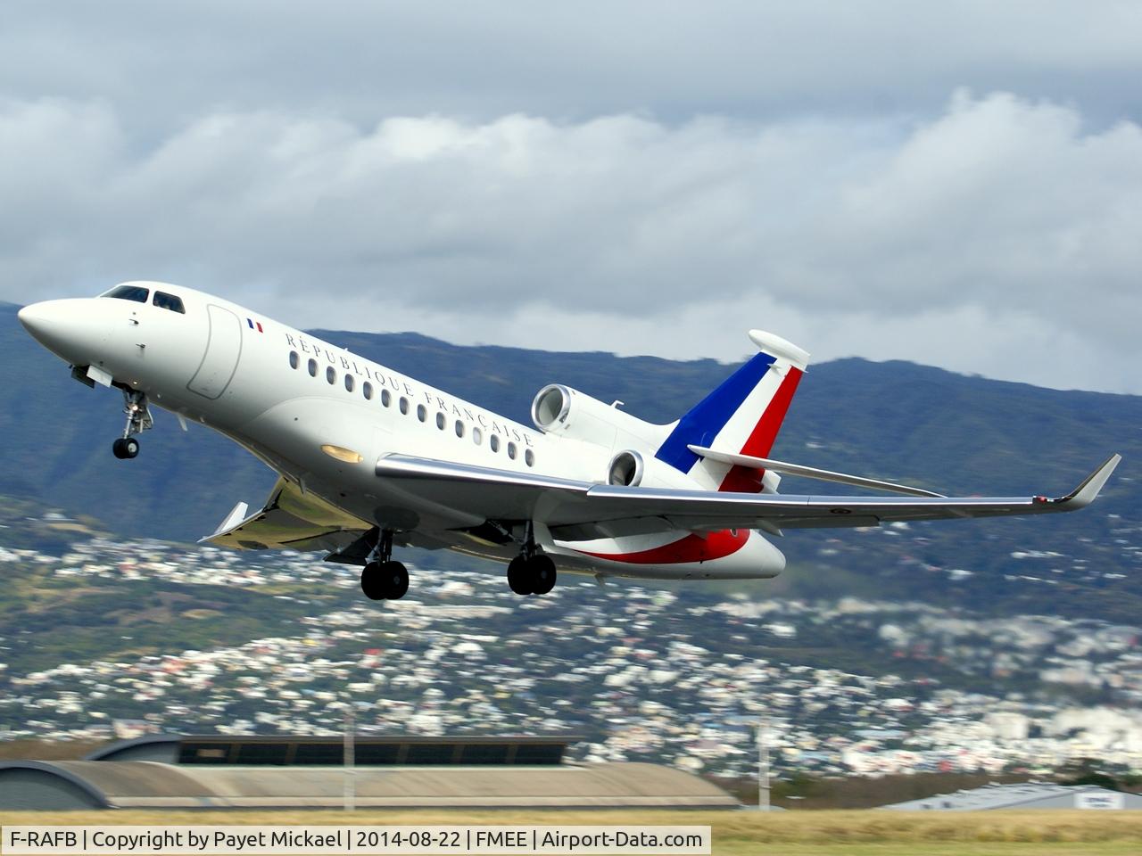 F-RAFB, 2010 Dassault Falcon 7X C/N 086, Taking off from rwy 12