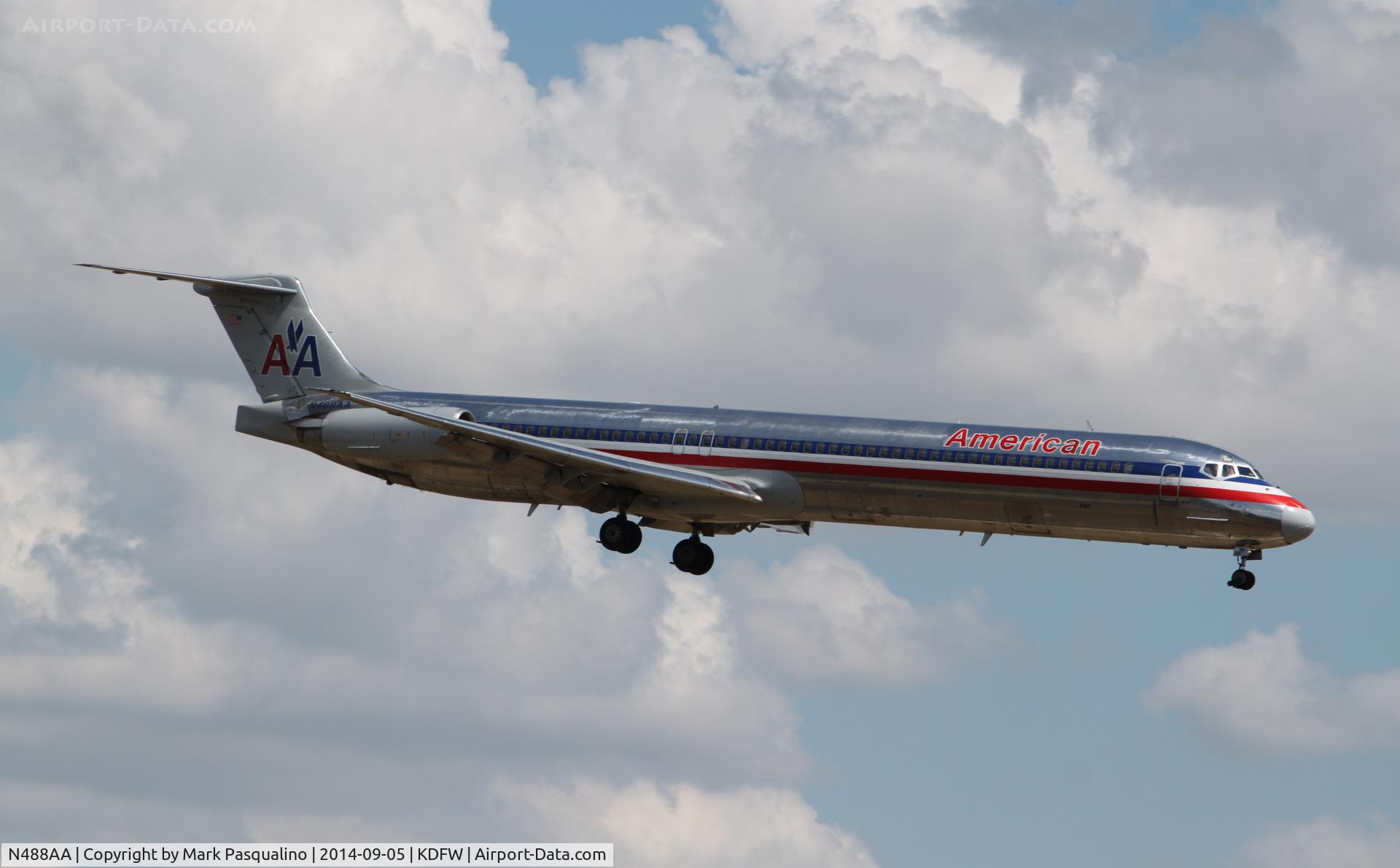 N488AA, 1988 McDonnell Douglas MD-82 (DC-9-82) C/N 49681, MD-82