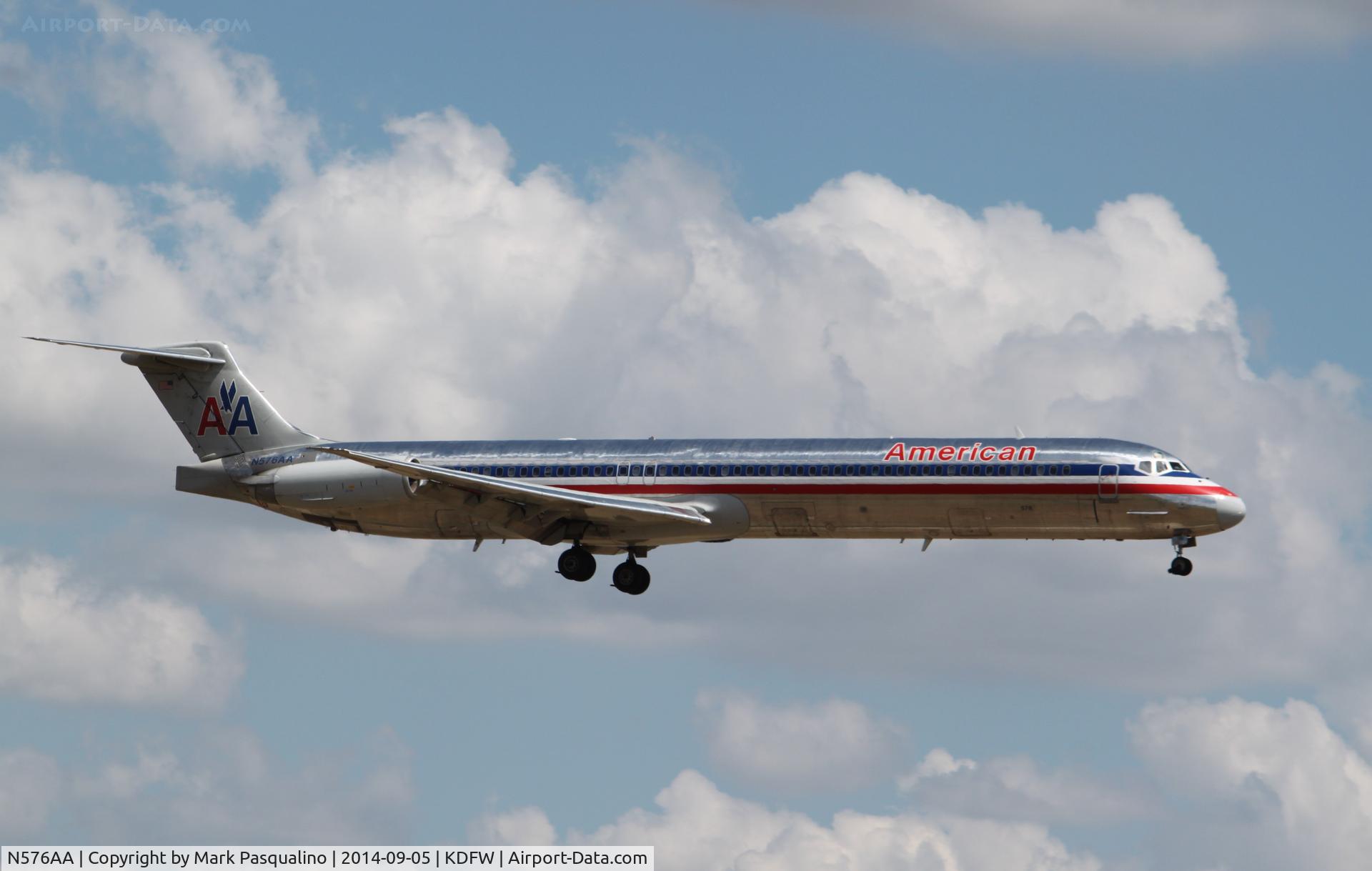 N576AA, 1991 McDonnell Douglas MD-82 (DC-9-82) C/N 53153, MD-82