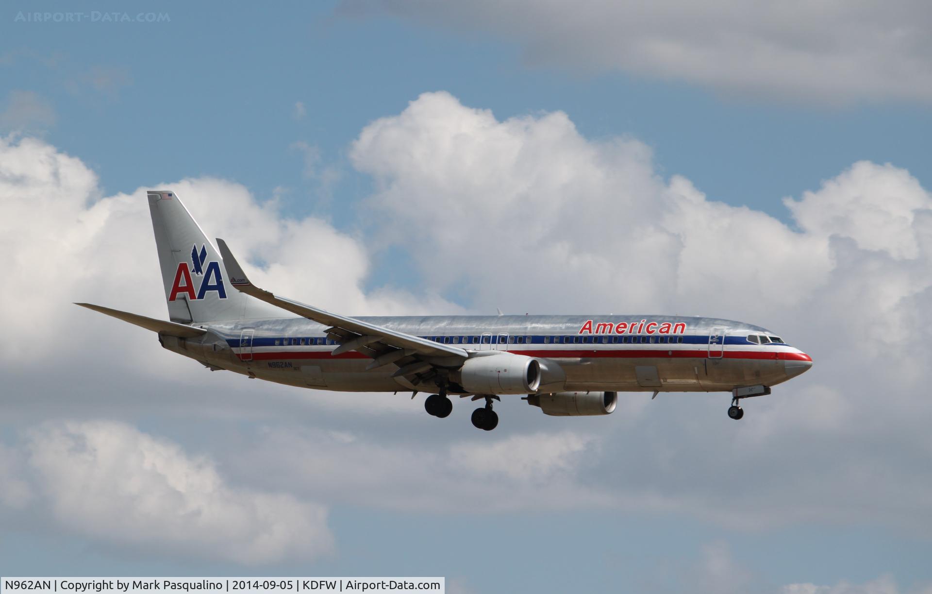 N962AN, 2001 Boeing 737-823 C/N 30858, Boeing 737-800