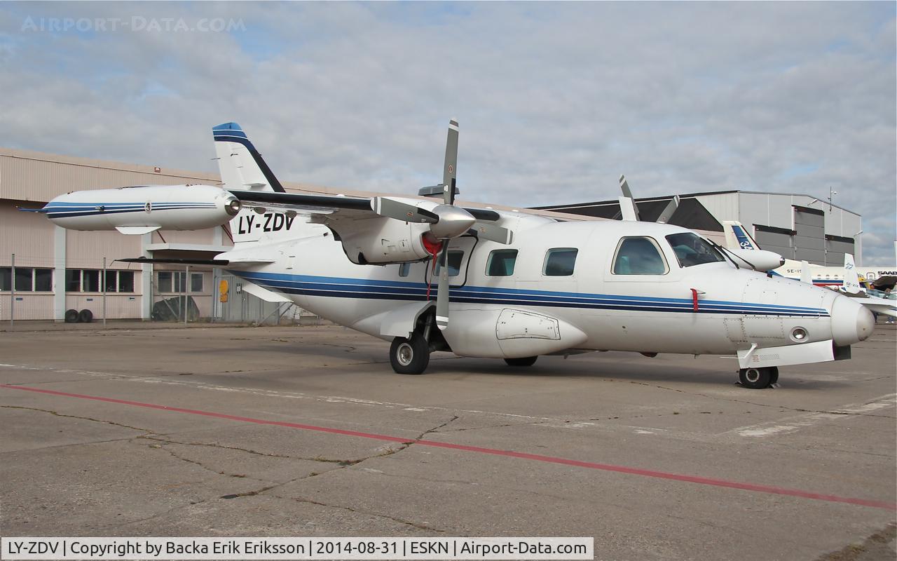 LY-ZDV, 1981 Mitsubishi MU-2B-60 Marquise C/N 1515, Nyköping flyg och motordag 2014.