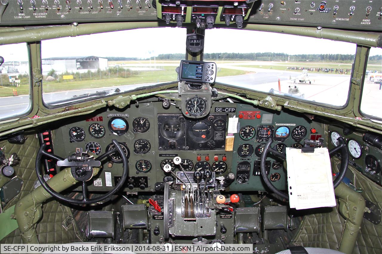 SE-CFP, 1943 Douglas DC-3C (C-47A-60-DL) C/N 13883, Nyköping flyg och motordag 2014.