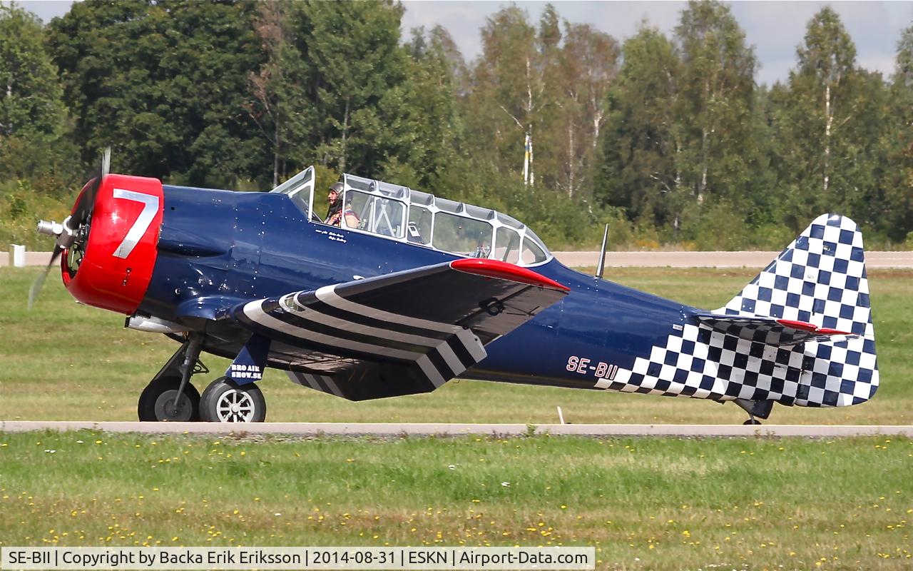 SE-BII, 1942 Noorduyn AT-16 Harvard IIB C/N 14-245, Nyköping flyg och motordag 2014.