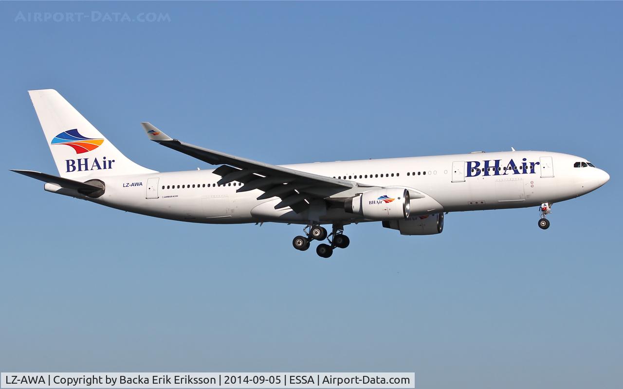 LZ-AWA, 1999 Airbus A330-223 C/N 255, Short final rwy 19L.