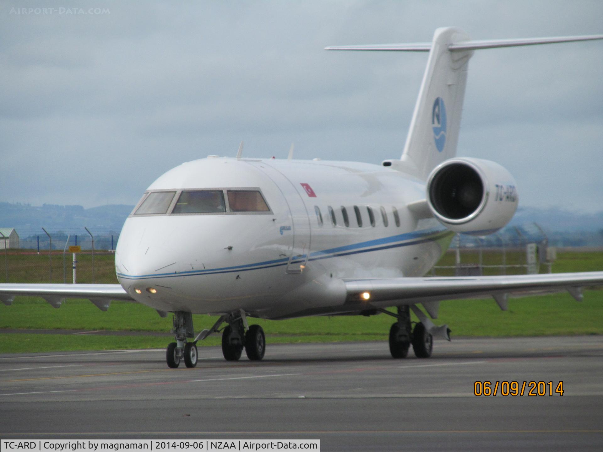 TC-ARD, 2005 Bombardier Challenger 604 (CL-600-2B16) C/N 5611, taxying in