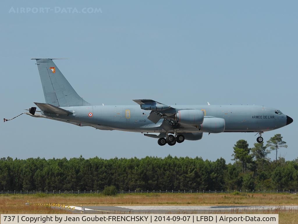 737, 1964 Boeing C-135FR Stratotanker C/N 18697, France Air Force landing 05
