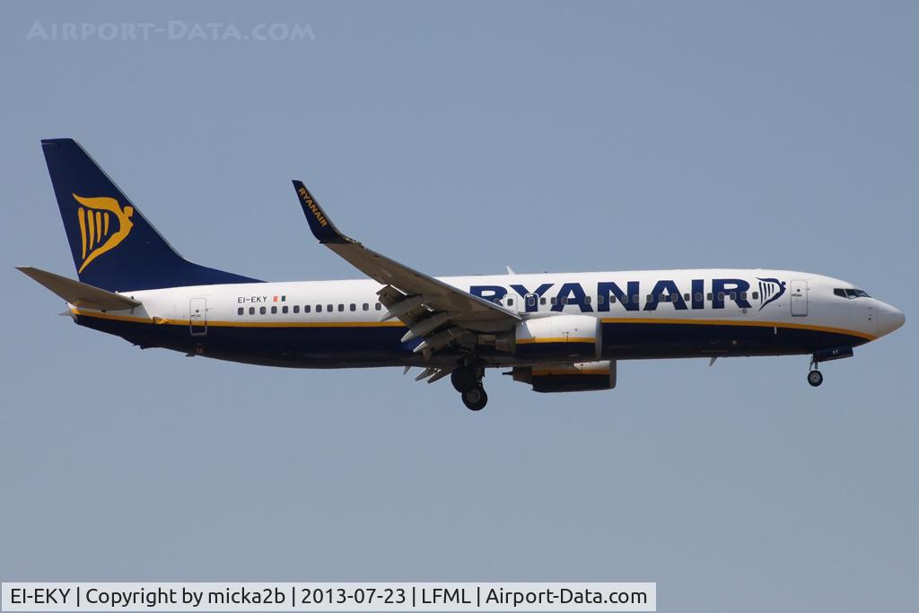 EI-EKY, 2010 Boeing 737-8AS C/N 35031, Landing