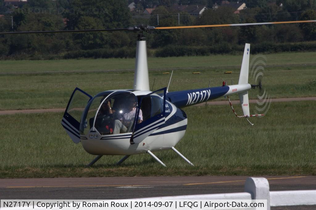N2717Y, Robinson R44 II C/N 12121, Parked