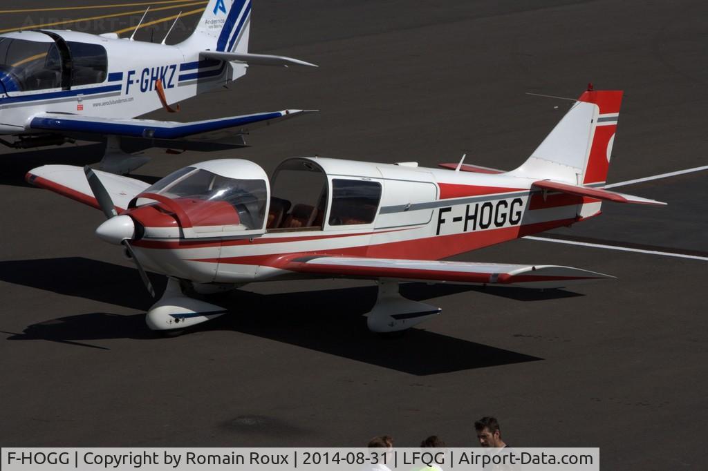 F-HOGG, 1972 Robin HR-100-200B Royal C/N 125, Parked