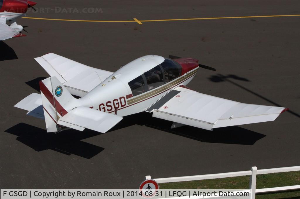 F-GSGD, Robin DR-400-160 Chevalier C/N 2504, Parked