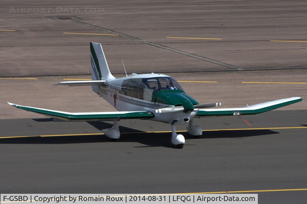 F-GSBD, Robin DR-400-180 Regent C/N 2329, Parked