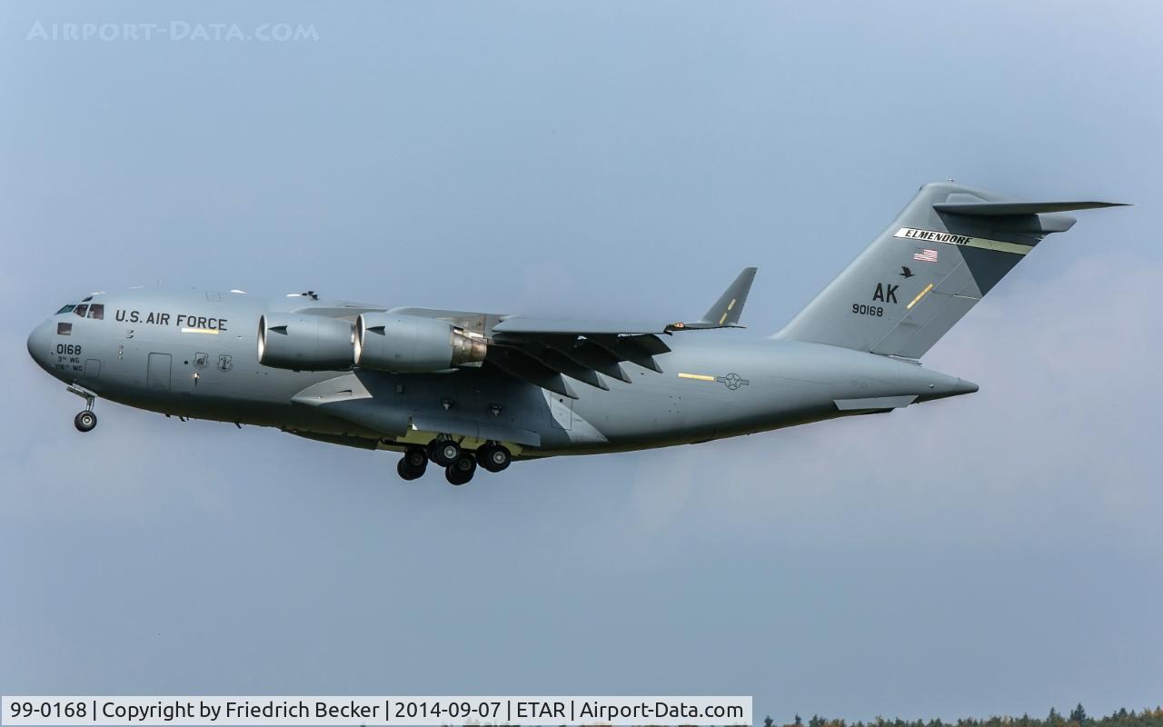 99-0168, 1999 Boeing C-17A Globemaster III C/N 50072/P-68, on final RW08