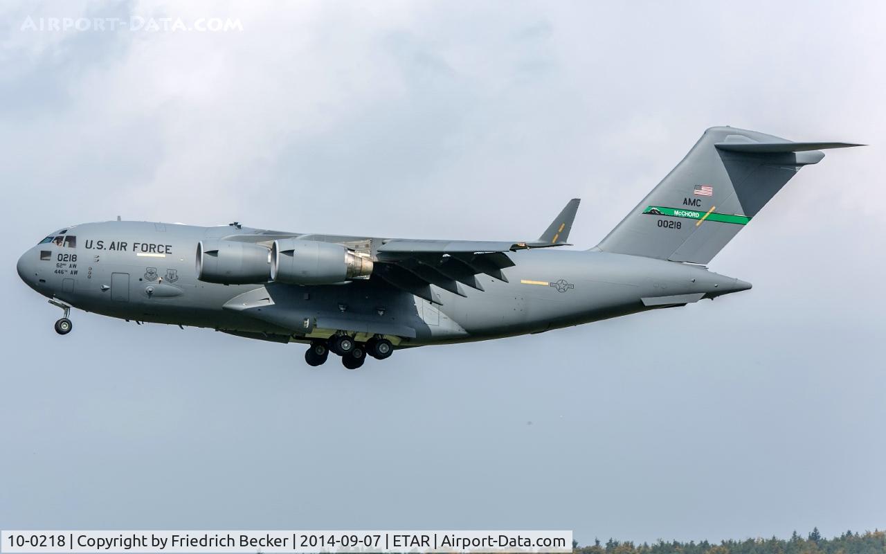 10-0218, 2012 Boeing C-17A Globemaster III C/N P-218/F249, on final RW08
