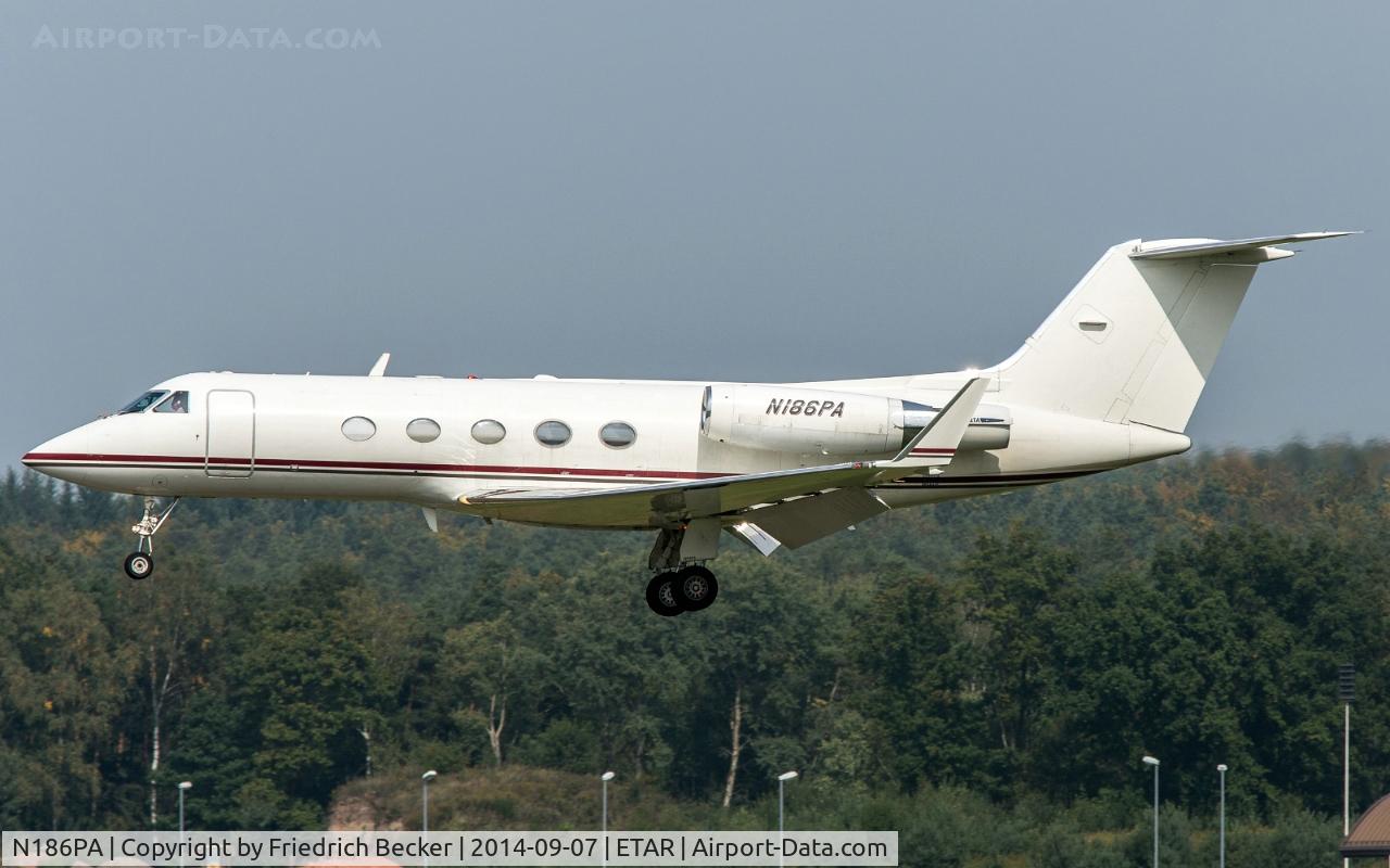 N186PA, 1980 Gulfstream American G-1159A Gulfstream III C/N 317, on final RW08