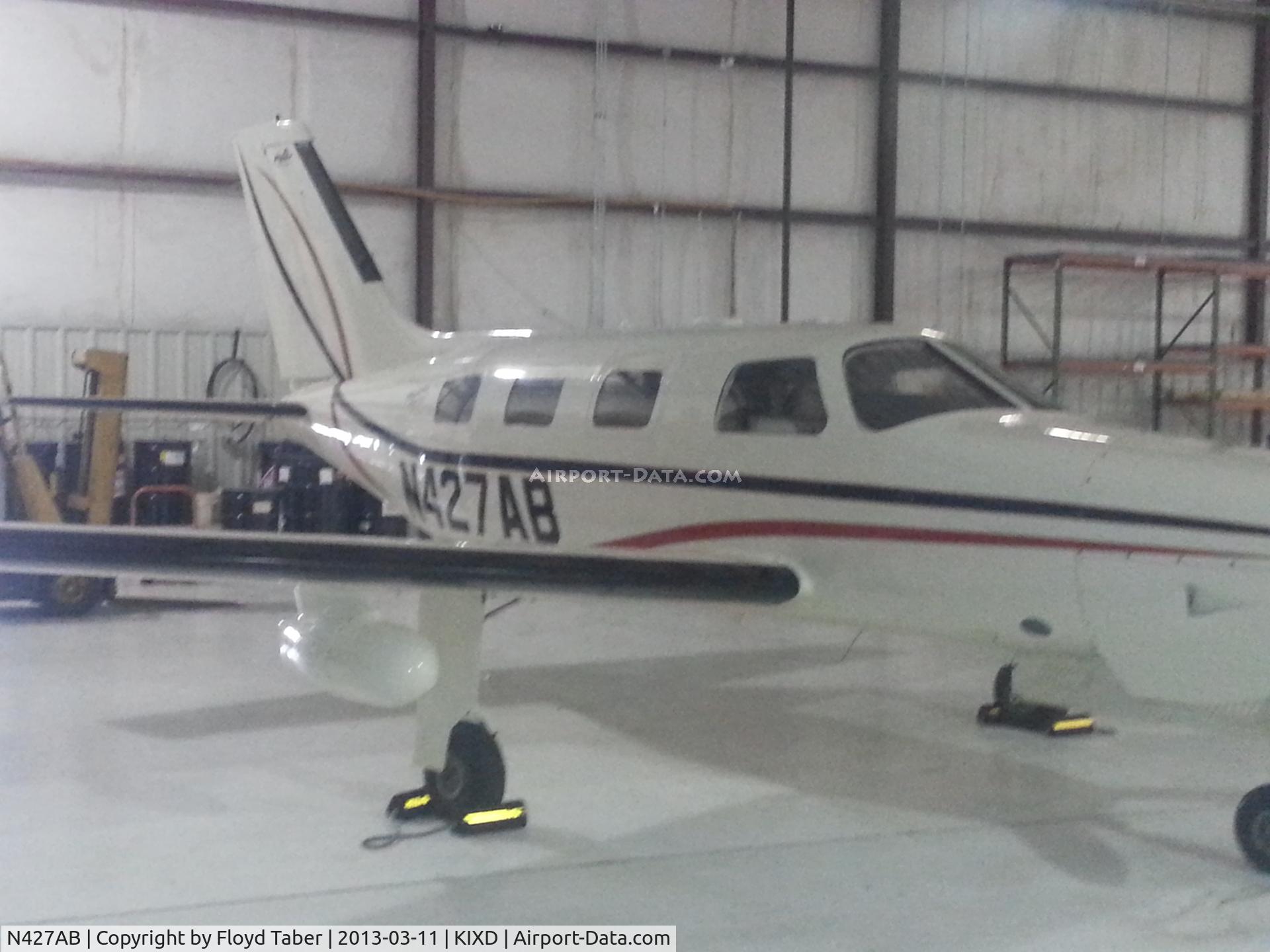 N427AB, 2002 Piper PA-46-350P Malibu Mirage C/N 4636324, In the hangar