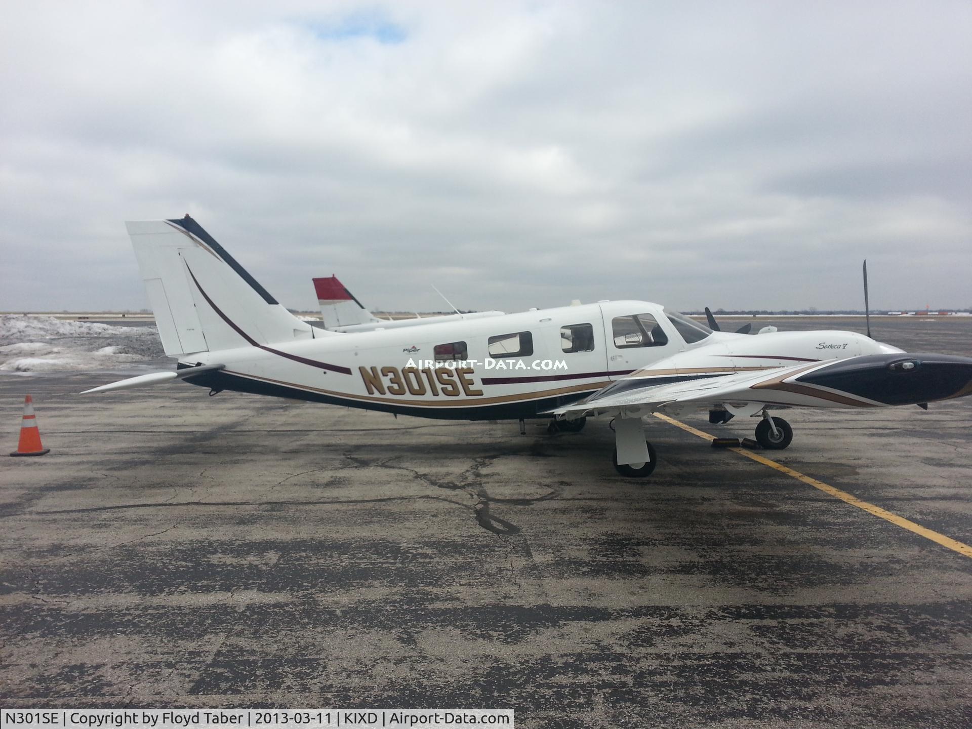 N301SE, 2004 Piper PA-34-220T C/N 3449304, On the ramp