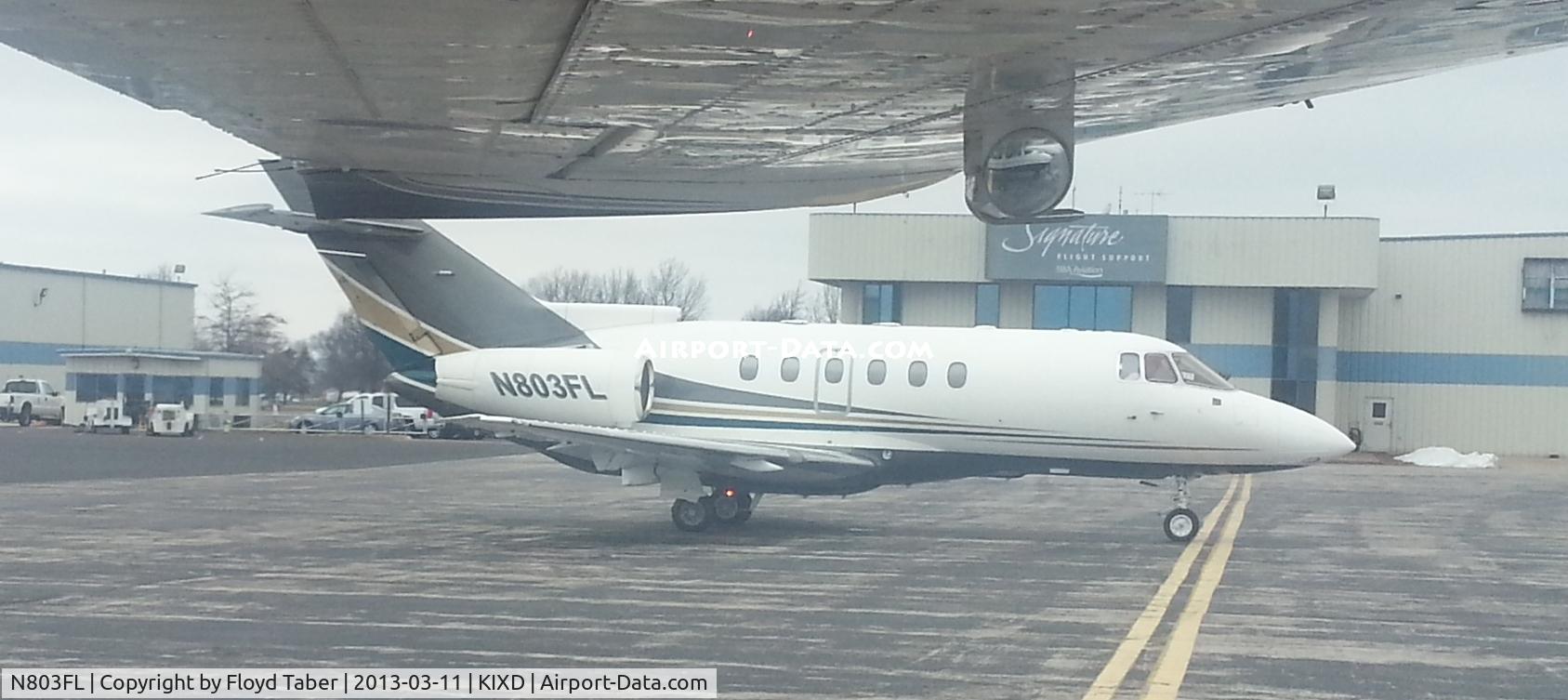N803FL, 1999 Raytheon Hawker 800XP C/N 258455, On the ramp