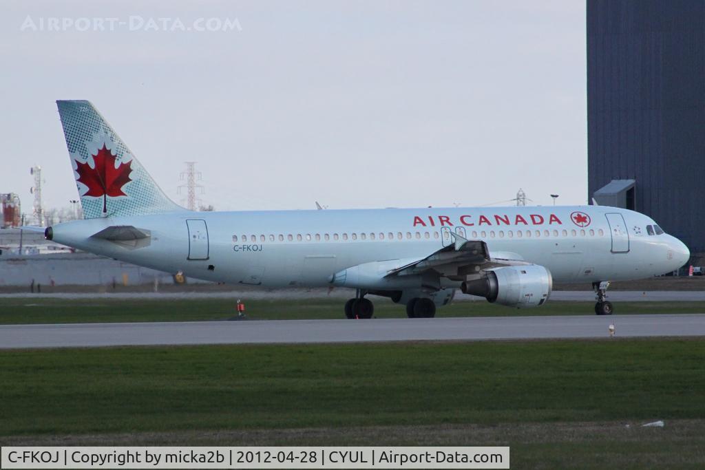 C-FKOJ, 1991 Airbus A320-211 C/N 330, Taxiing