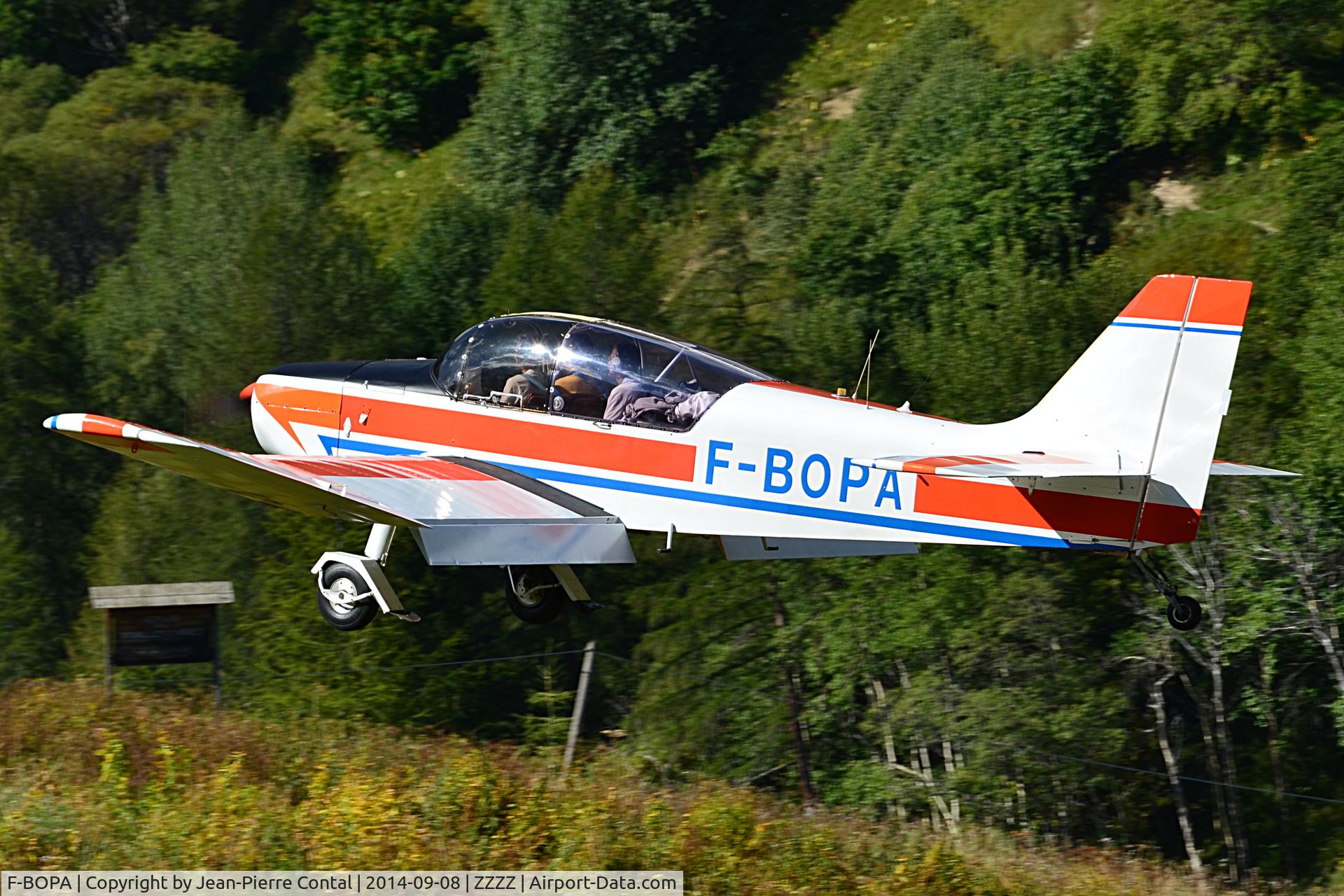 F-BOPA, SAN Jodel D-140R Abeille C/N 522, Flare, before landing on a sloped airstrip (here: +8.5 %)