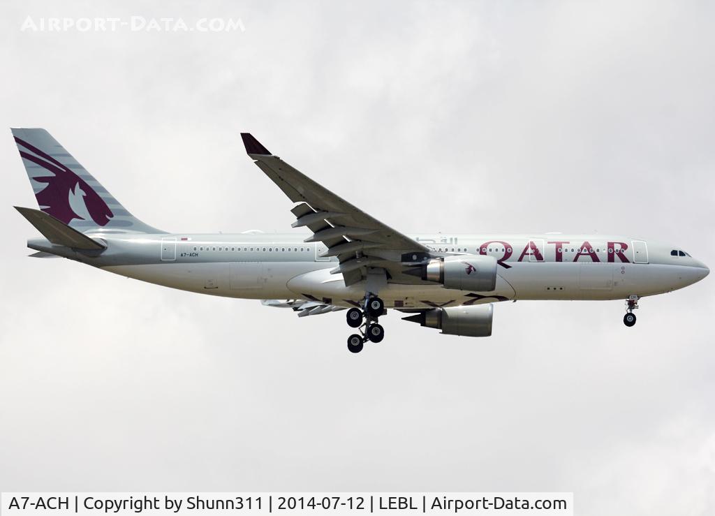 A7-ACH, 2001 Airbus A330-202 C/N 441, Landing rwy 07R